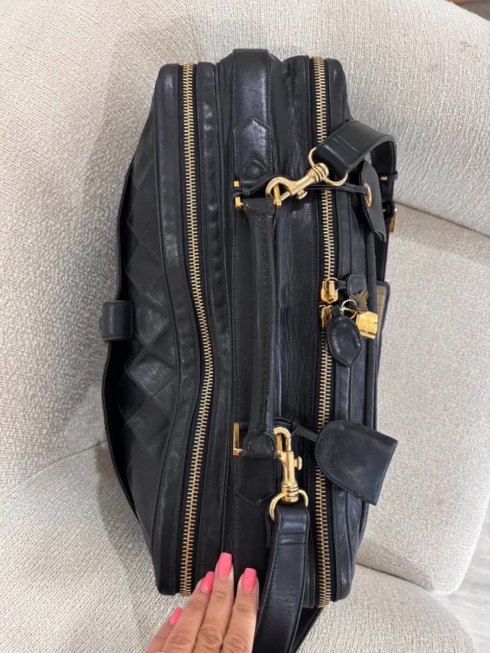CHANEL Black Quilted Leather Shoulder Bag with Zipper - Picture 15 of 15